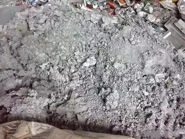 冶炼过程中产生的铝灰